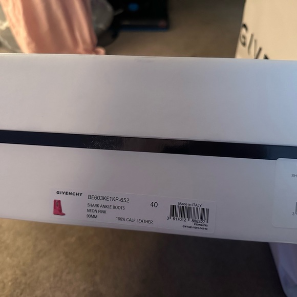Real AUTHENTIC GIVENCHY BOOTS SIZE 40(us 10)I wear a us 8 in women run small - Picture 3 of 11